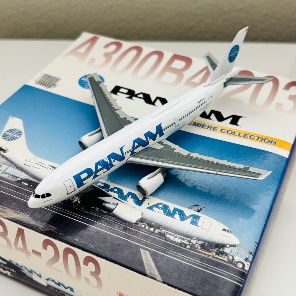 Dragon Wings No.55197 1:400 Die Cast Plane PAN AM A300B4-203